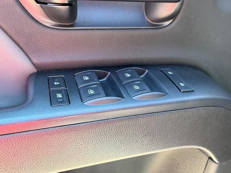 Chevrolet Silverado 3500HD Built After Aug 14 Vehicle Image 14