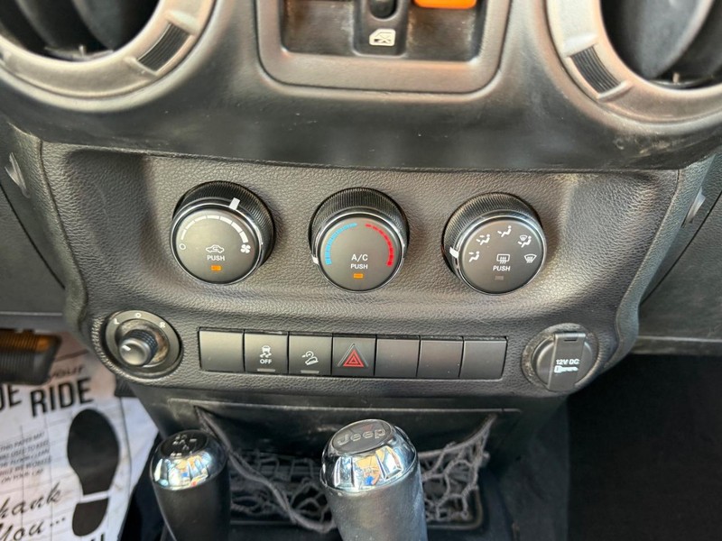 Jeep Wrangler Unlimited Vehicle Image 13