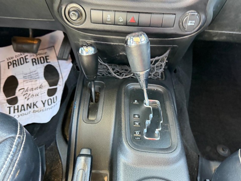 Jeep Wrangler Unlimited Vehicle Image 14