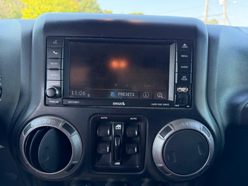 Jeep Wrangler Unlimited Vehicle Image 12