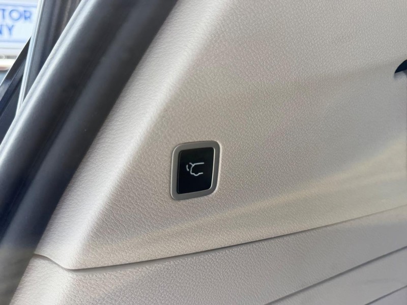 Chrysler Pacifica Vehicle Image 06