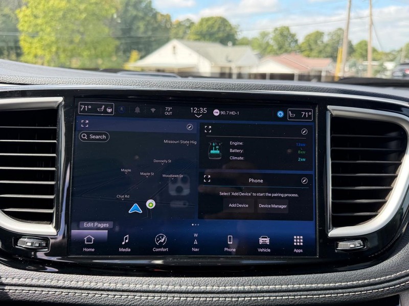Chrysler Pacifica Vehicle Image 15