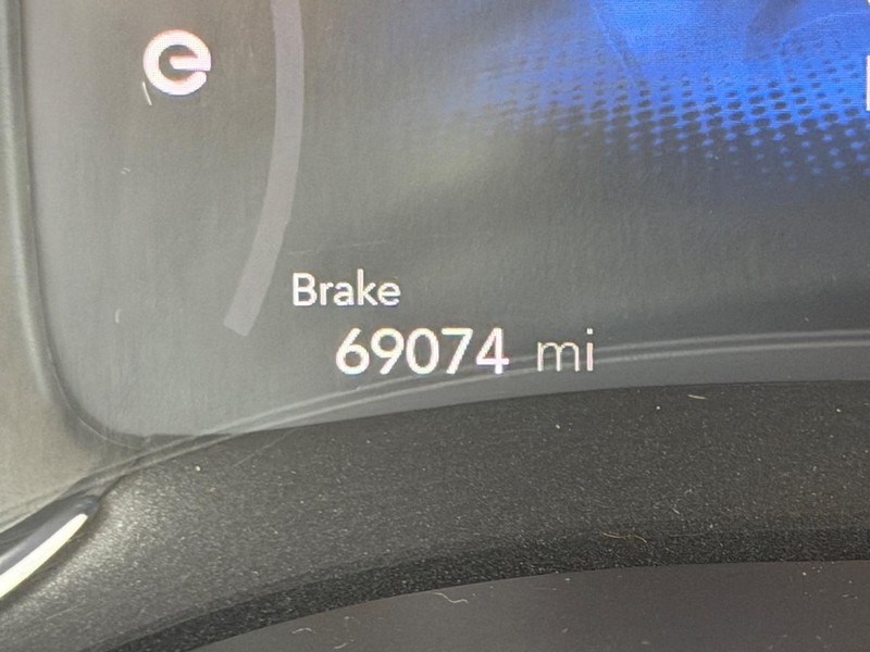 Chrysler Pacifica Vehicle Image 23