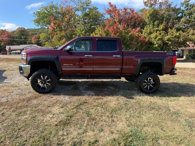 Chevrolet Silverado 2500HD Vehicle Image 02
