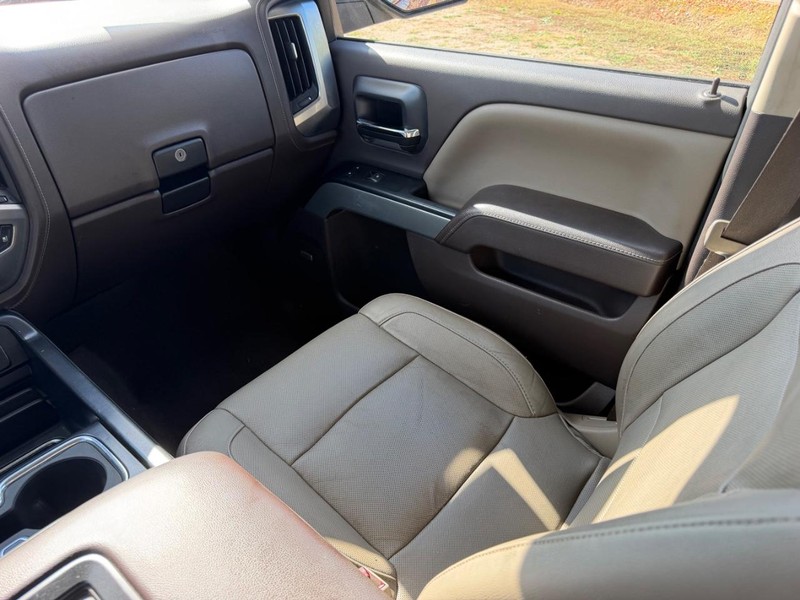 Chevrolet Silverado 2500HD Vehicle Image 14