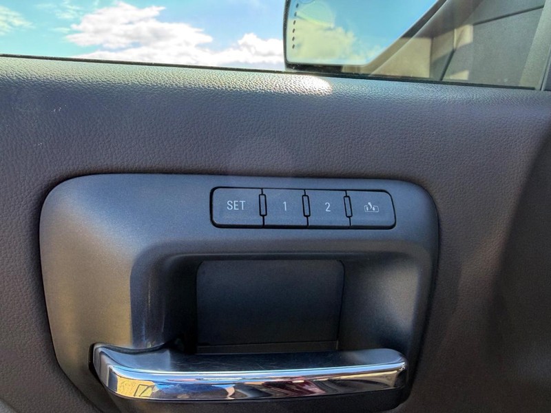 Chevrolet Silverado 2500HD Vehicle Image 16