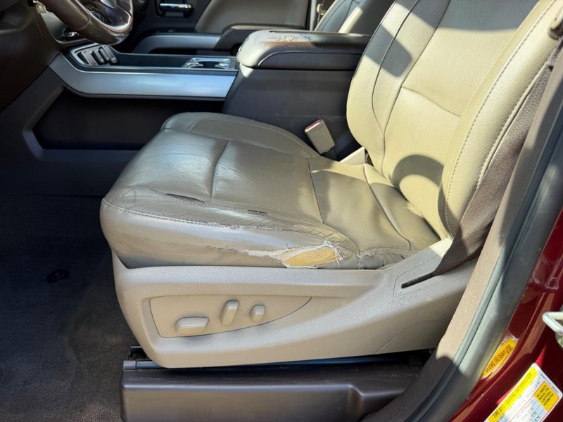 Chevrolet Silverado 2500HD Vehicle Image 17