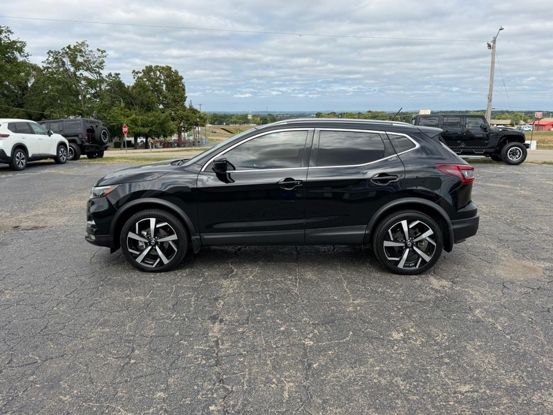 Nissan Rogue Sport Vehicle Image 02