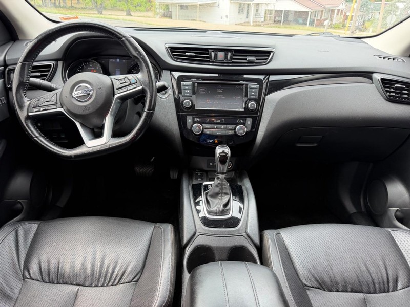 Nissan Rogue Sport Vehicle Image 09