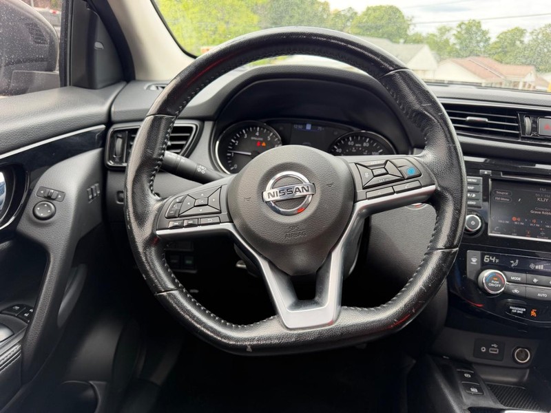 Nissan Rogue Sport Vehicle Image 10