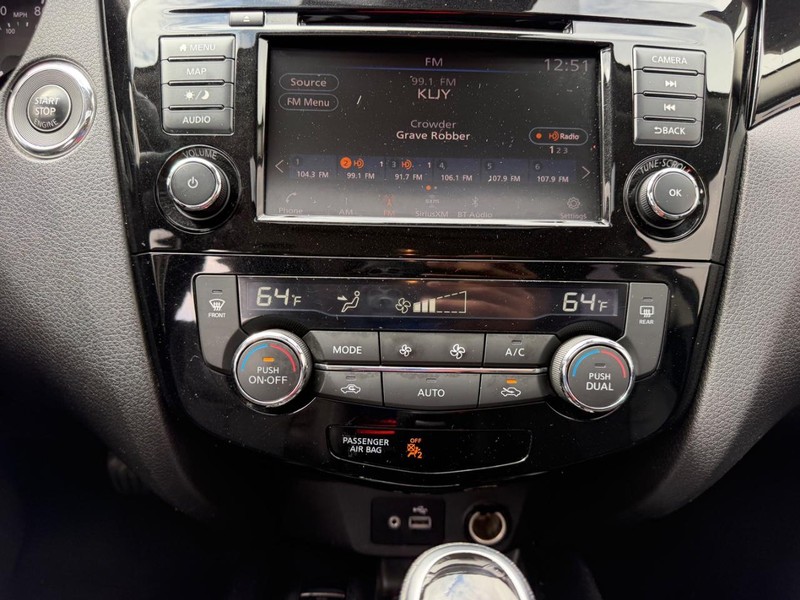 Nissan Rogue Sport Vehicle Image 14