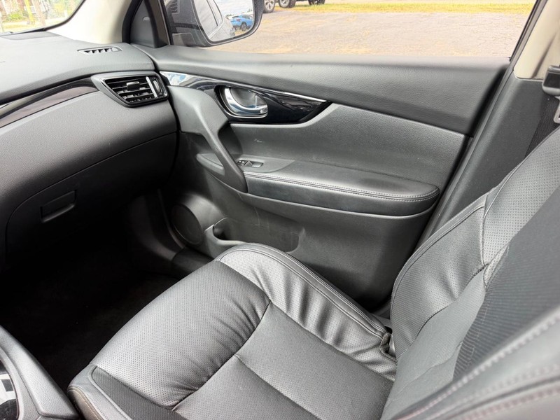 Nissan Rogue Sport Vehicle Image 16