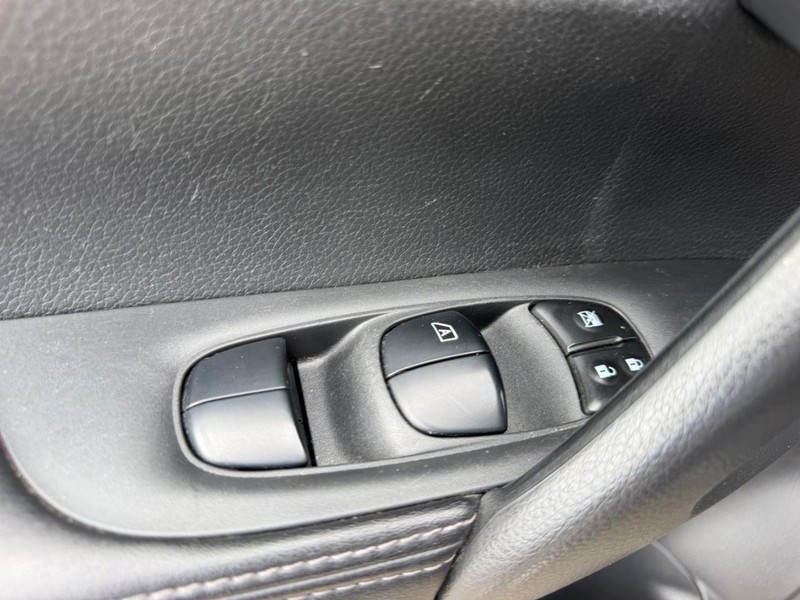 Nissan Rogue Sport Vehicle Image 17