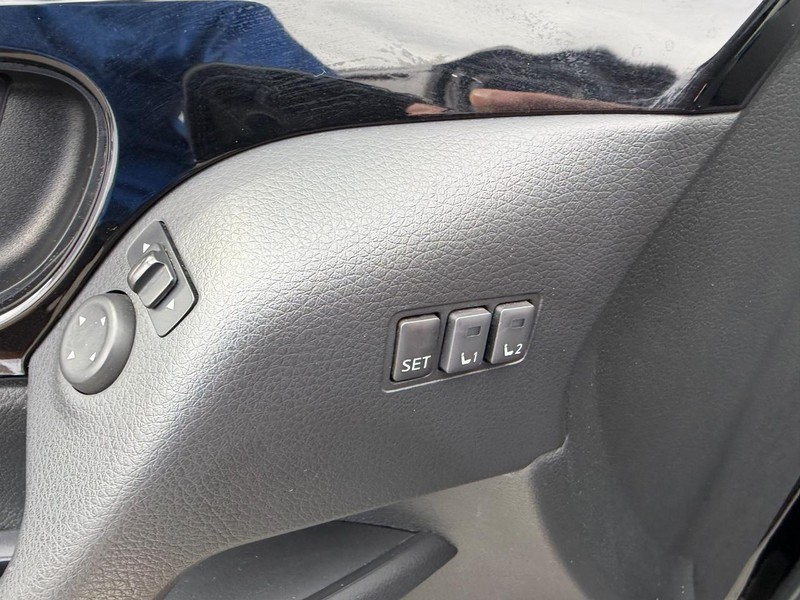 Nissan Rogue Sport Vehicle Image 18