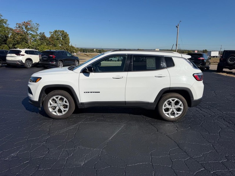 Jeep Compass Vehicle Image 02