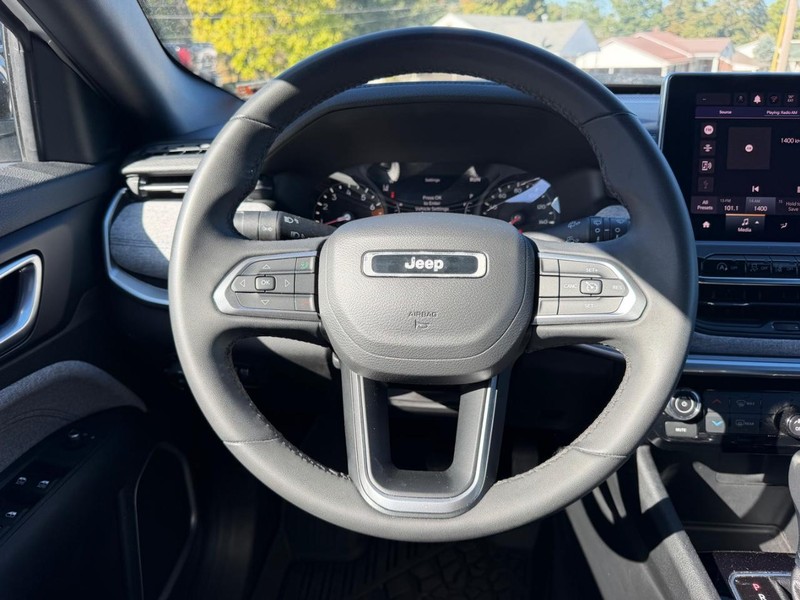 Jeep Compass Vehicle Image 09