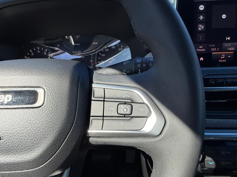 Jeep Compass Vehicle Image 11