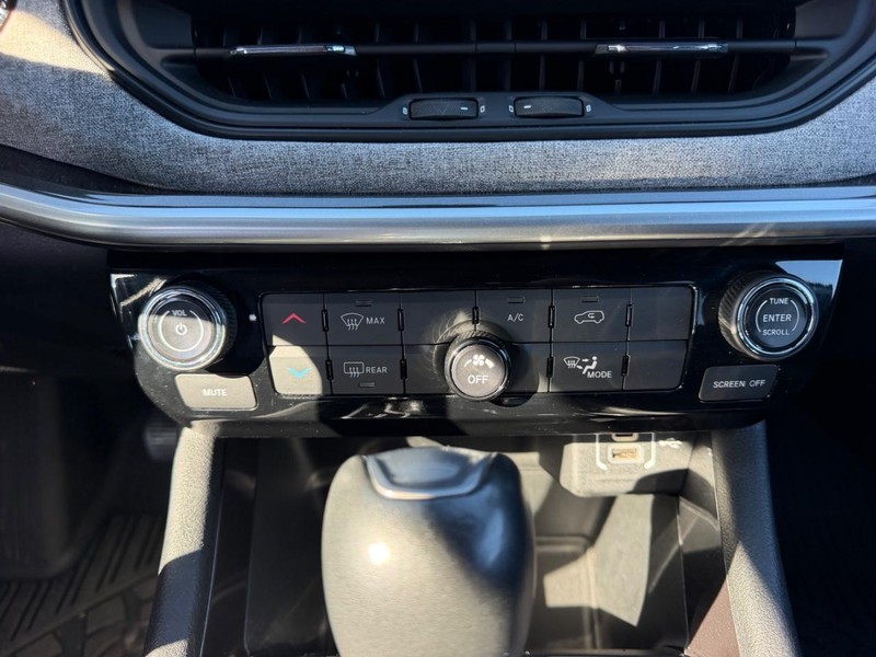 Jeep Compass Vehicle Image 13