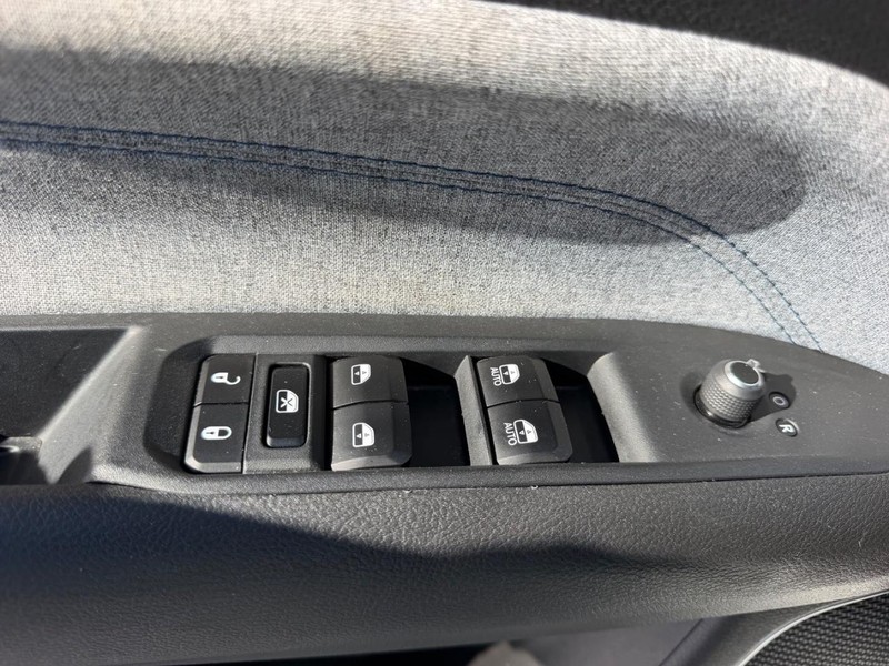 Jeep Compass Vehicle Image 16
