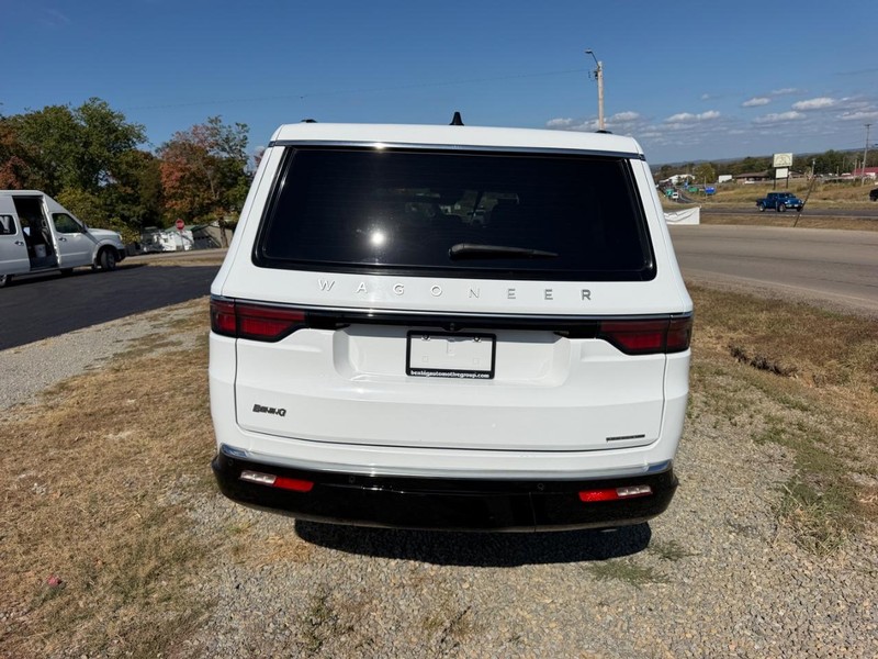 Jeep Wagoneer L Vehicle Image 04