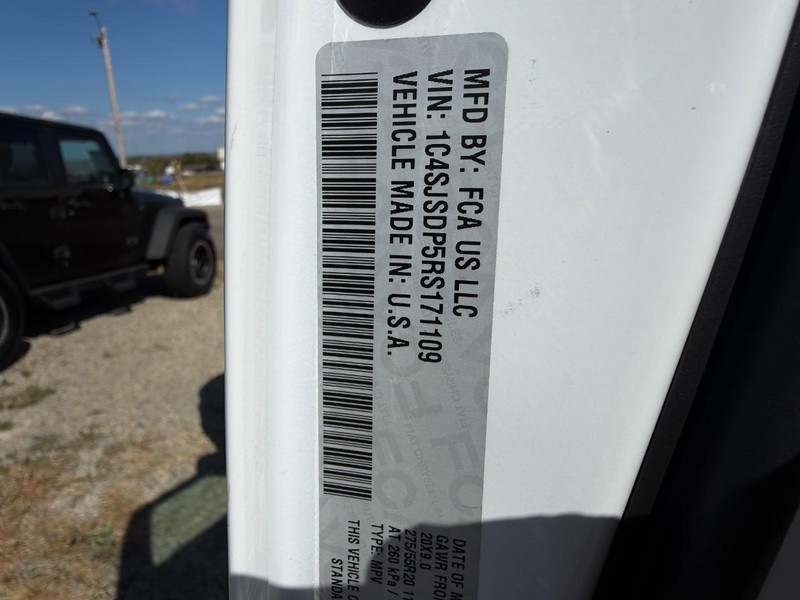 Jeep Wagoneer L Vehicle Image 24