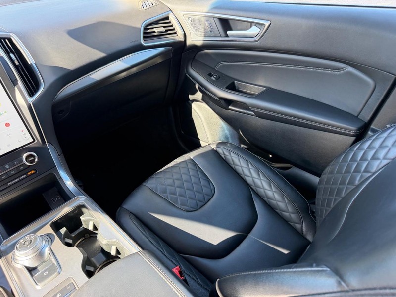 Ford Edge Vehicle Image 16