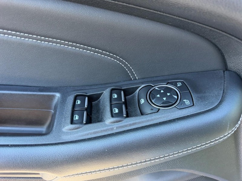 Ford Edge Vehicle Image 17