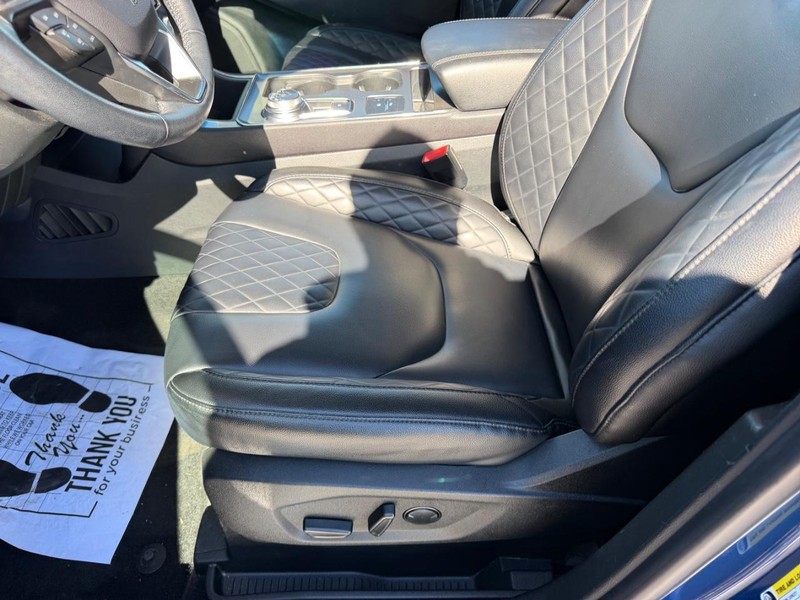 Ford Edge Vehicle Image 19