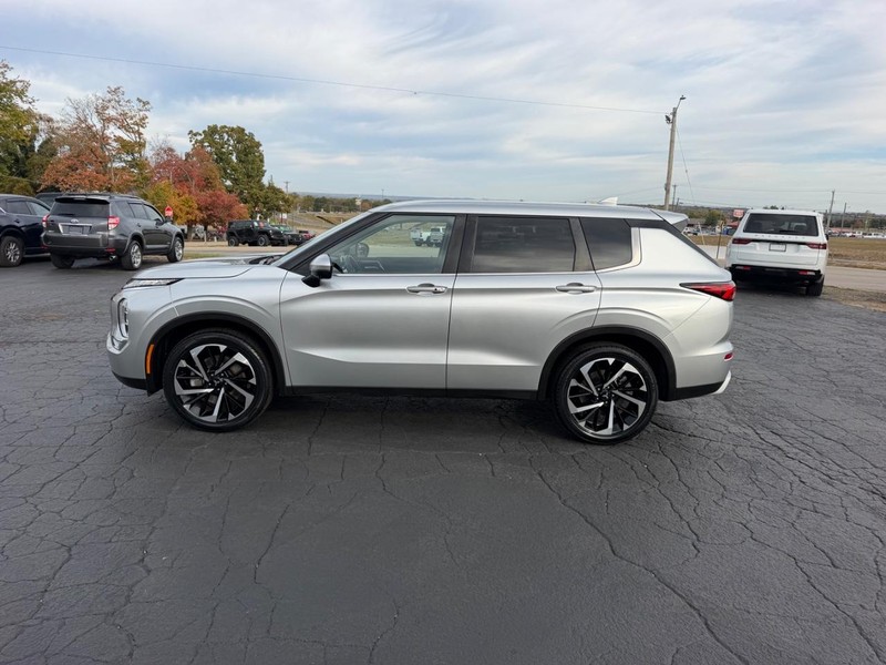 Mitsubishi Outlander Vehicle Image 02