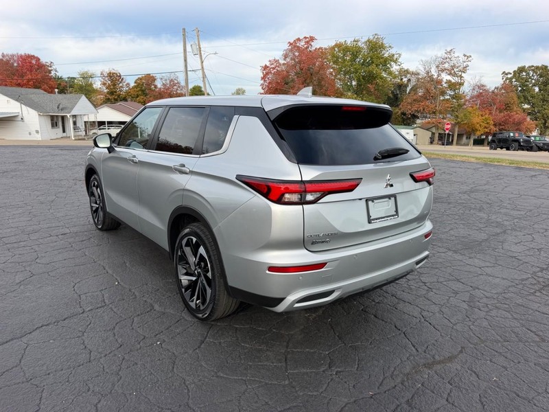 Mitsubishi Outlander Vehicle Image 03