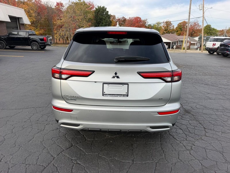Mitsubishi Outlander Vehicle Image 04