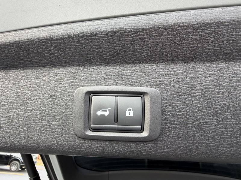 Mitsubishi Outlander Vehicle Image 06