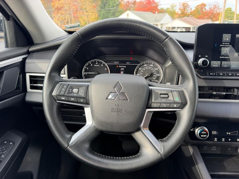 Mitsubishi Outlander Vehicle Image 10