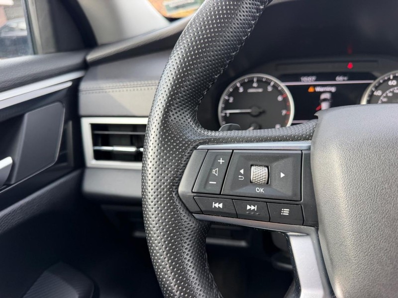 Mitsubishi Outlander Vehicle Image 11