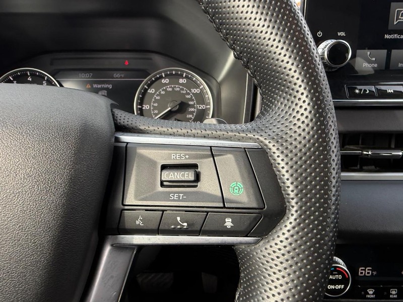 Mitsubishi Outlander Vehicle Image 12