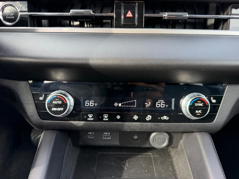 Mitsubishi Outlander Vehicle Image 14
