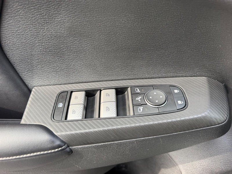 Mitsubishi Outlander Vehicle Image 17