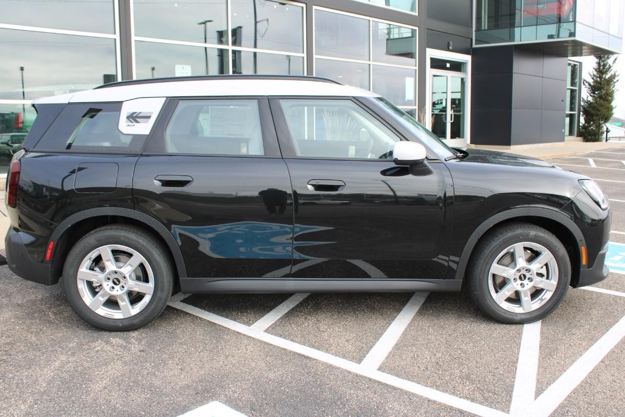 MINI Countryman Vehicle Image 02