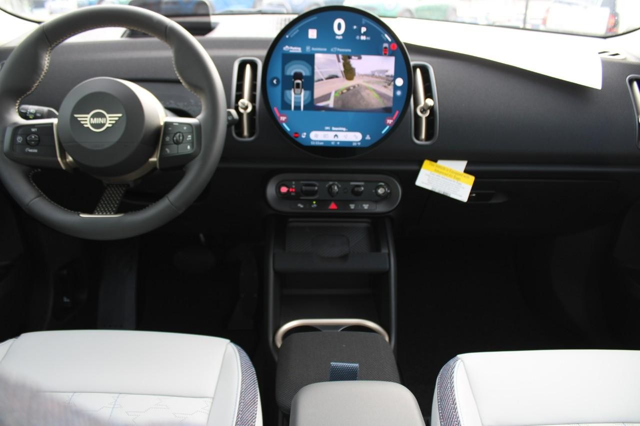 MINI Countryman Vehicle Image 06