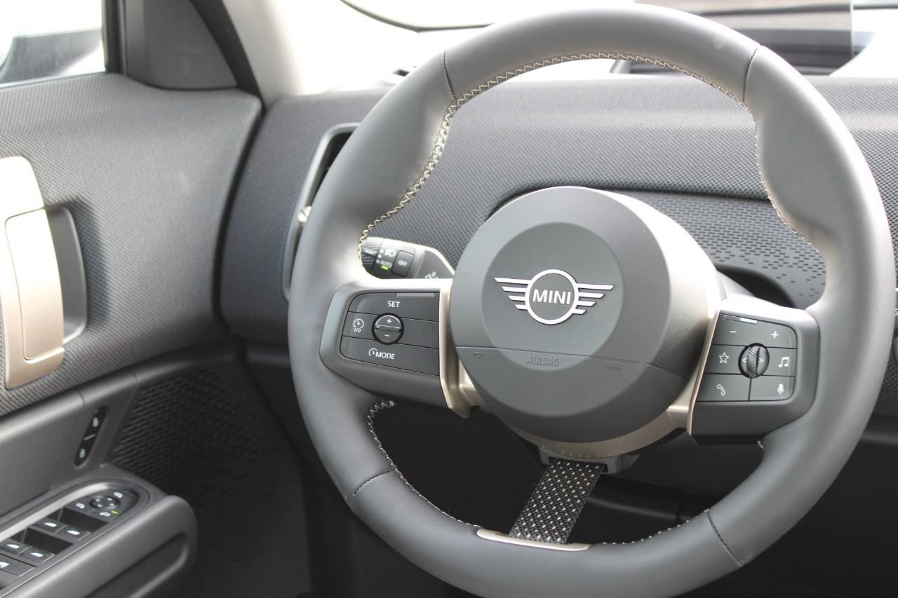 MINI Countryman Vehicle Image 08
