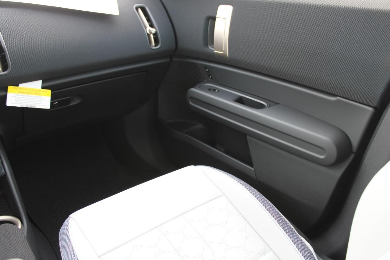 MINI Countryman Vehicle Image 09