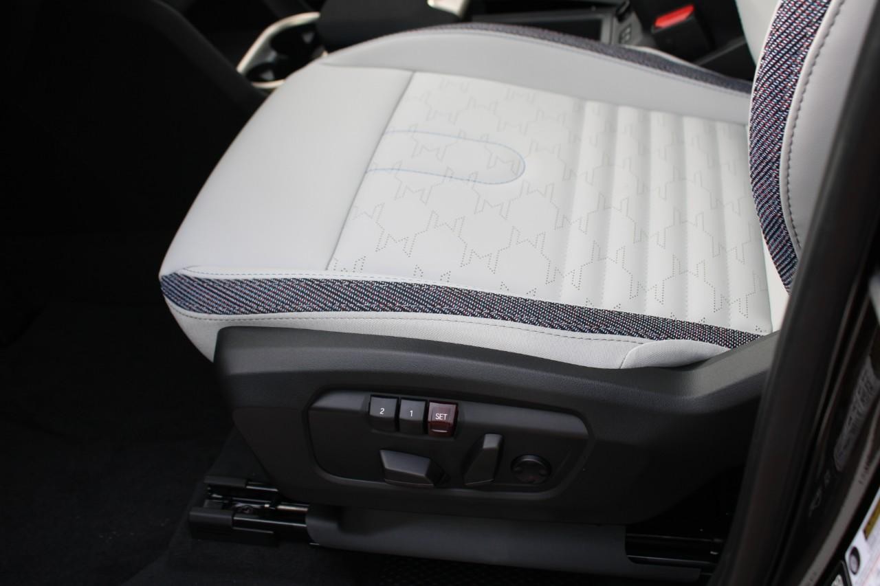 MINI Countryman Vehicle Image 15