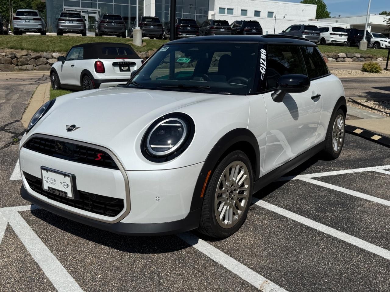 MINI Hardtop 2 Door Vehicle Image 08