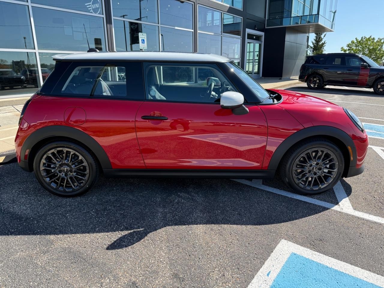 MINI Hardtop 2 Door Vehicle Image 02