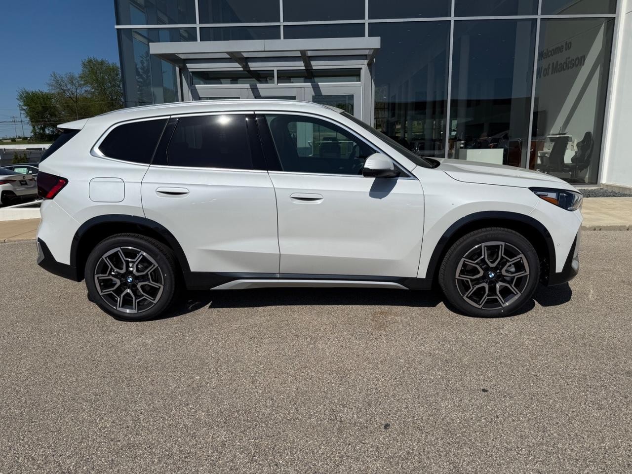 BMW X1 Vehicle Image 02
