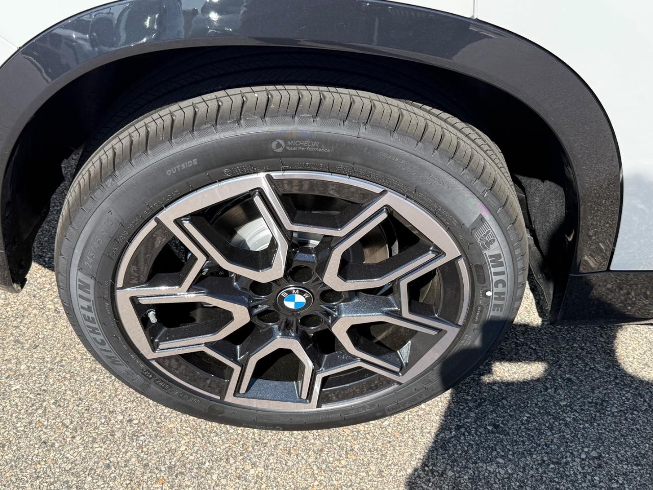 BMW X1 Vehicle Image 04