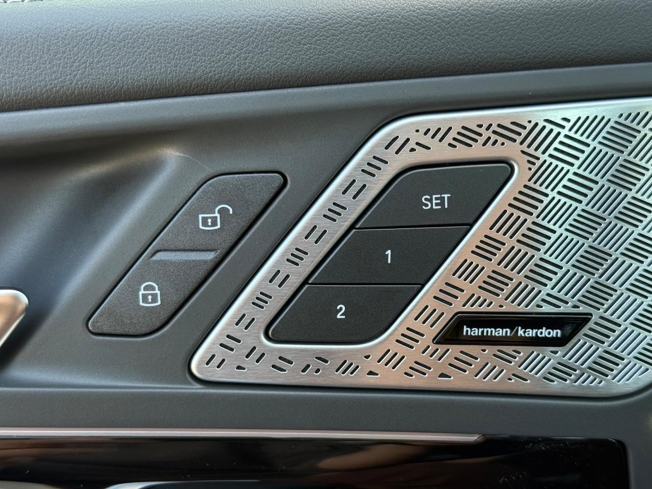 BMW X1 Vehicle Image 11