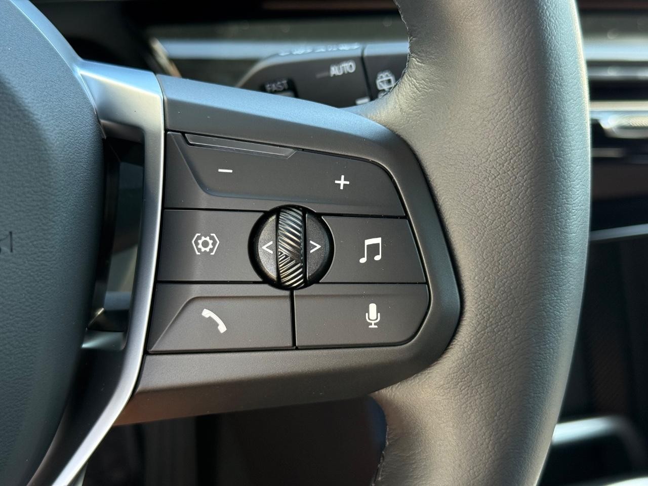BMW X1 Vehicle Image 13