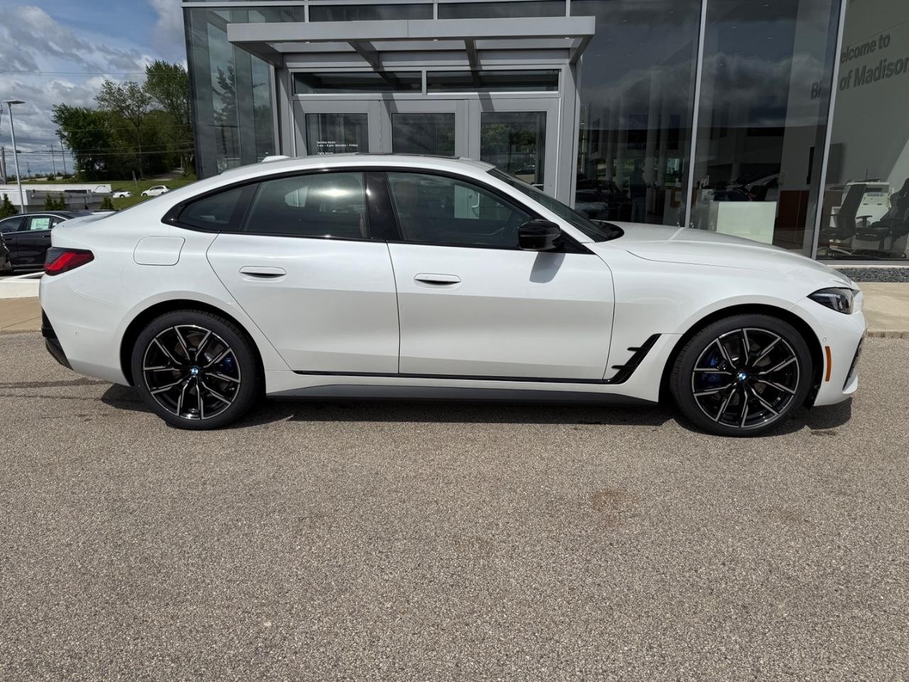 BMW i4 Vehicle Image 02