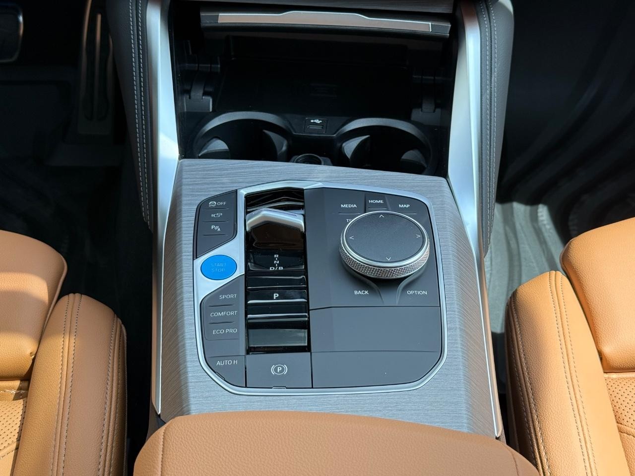 BMW i4 Vehicle Image 08